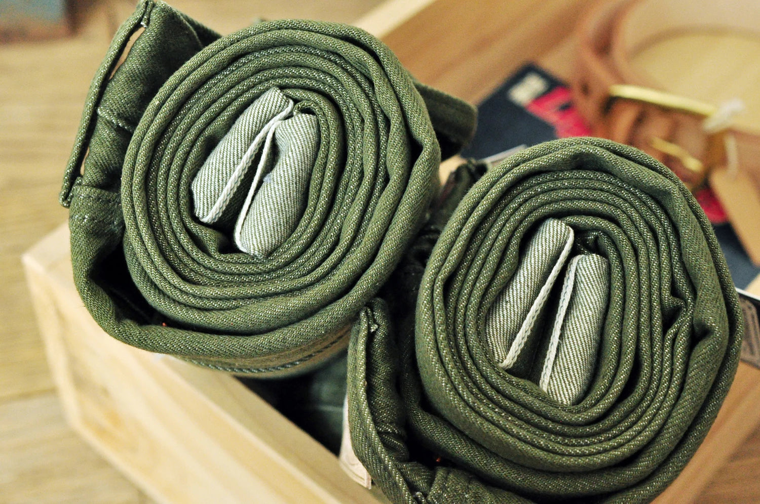 Saucezhan Men Jeans Vulcanization Olive Green 107 Selvedge Denim Jeans Men washed  Slim Fit 14 Oz  Zipper Fly