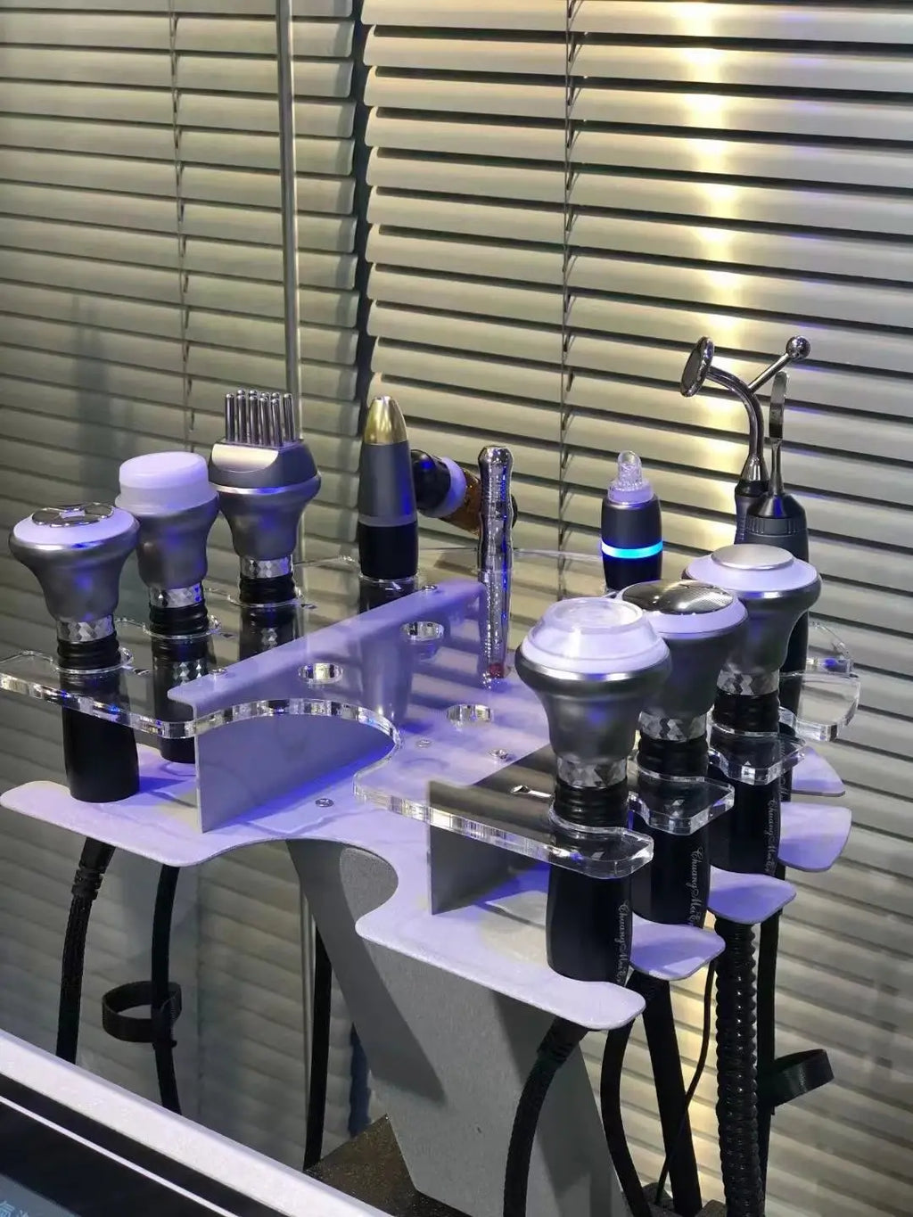 Hot Selling 11 in 1 Facial Cleaning Firming Skin Cold Hammer Acne Treatment Facial Treatment Aqua Peeling Skin Care Equipment